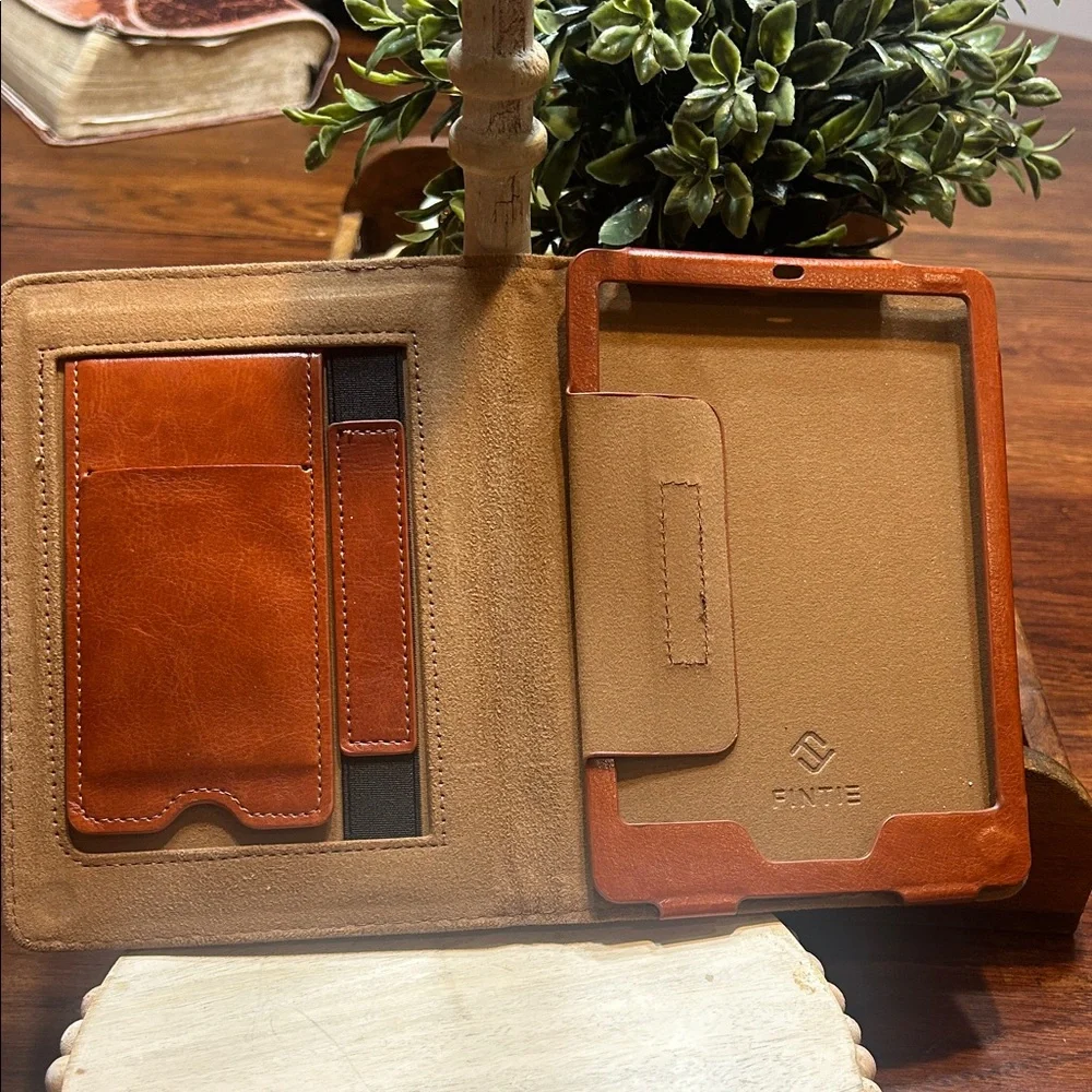 Fintie Elegant BrownVegan Leather Kindle e-reader case